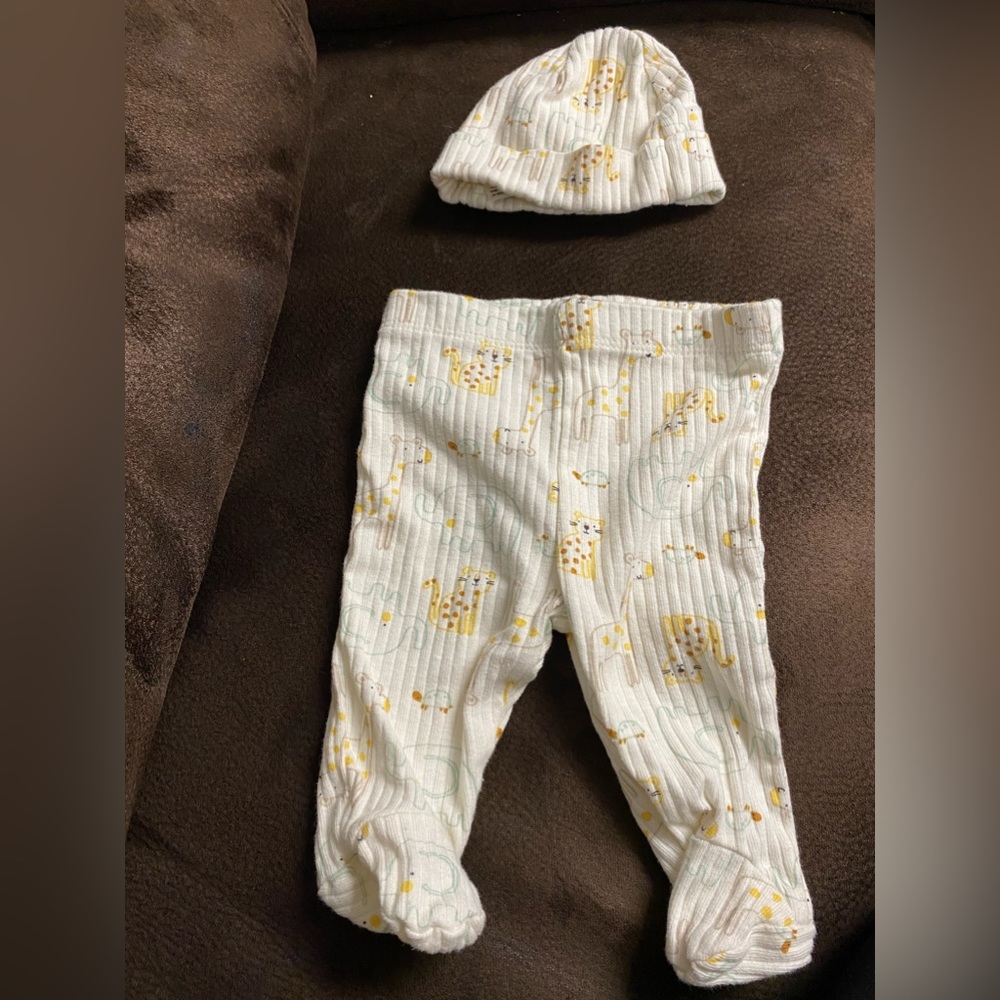Newborn footed pant and cap - Picture 3 of 3